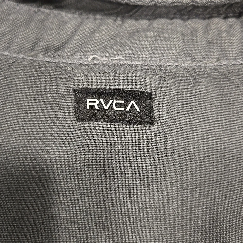 RVCA WOMEN'S SOLSTICE BUTTON - UP COVERUP. GREY. SIZE SMALL.